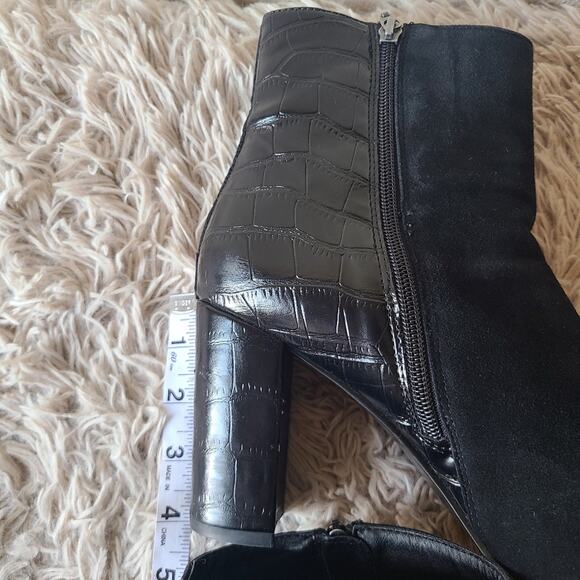 Michael Shannon Suede Booties Size 10 - Picture 16 of 16